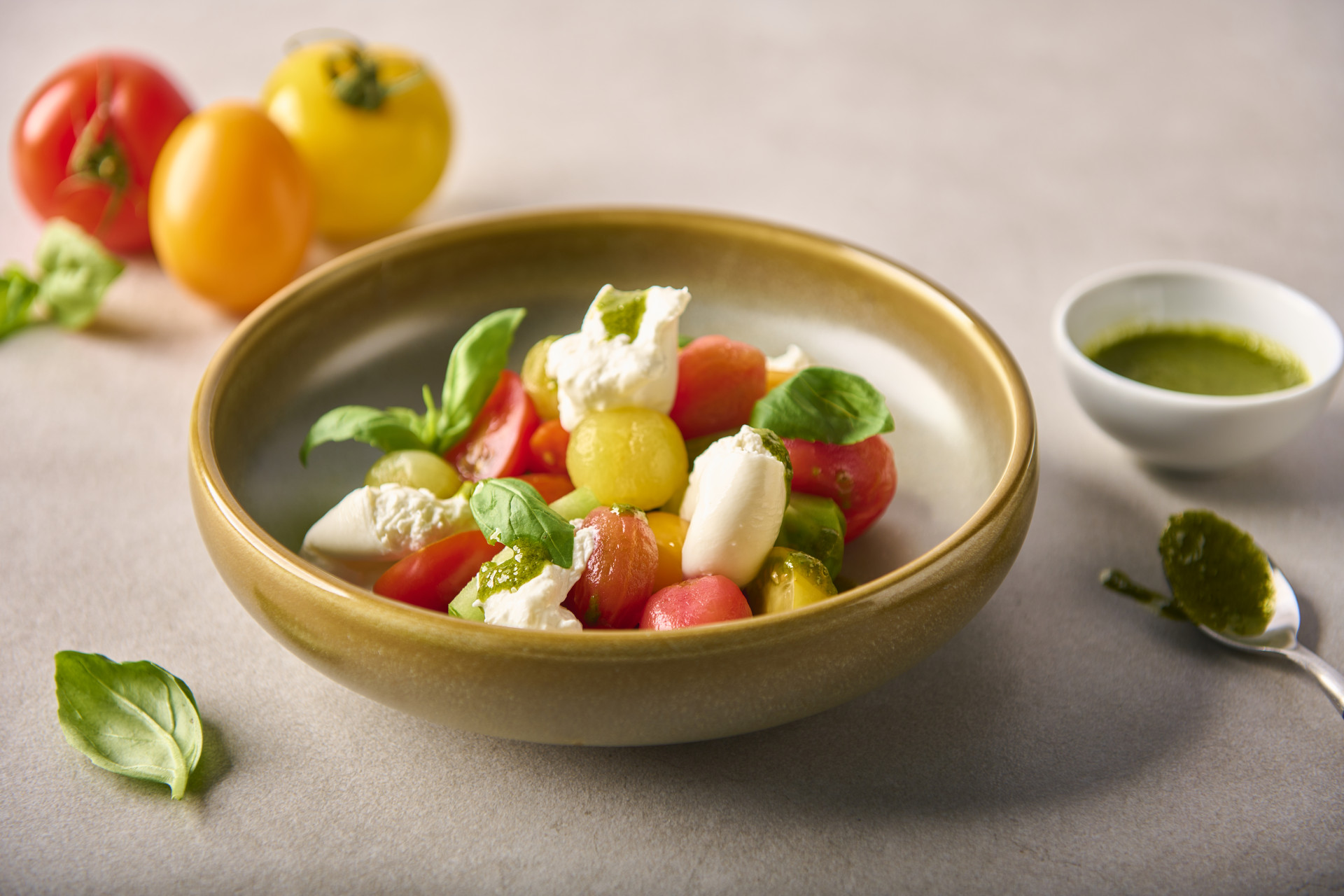 Tomatensalade Met Mozzarella En Basilicumolie - Prinses Máxima Centrum ...